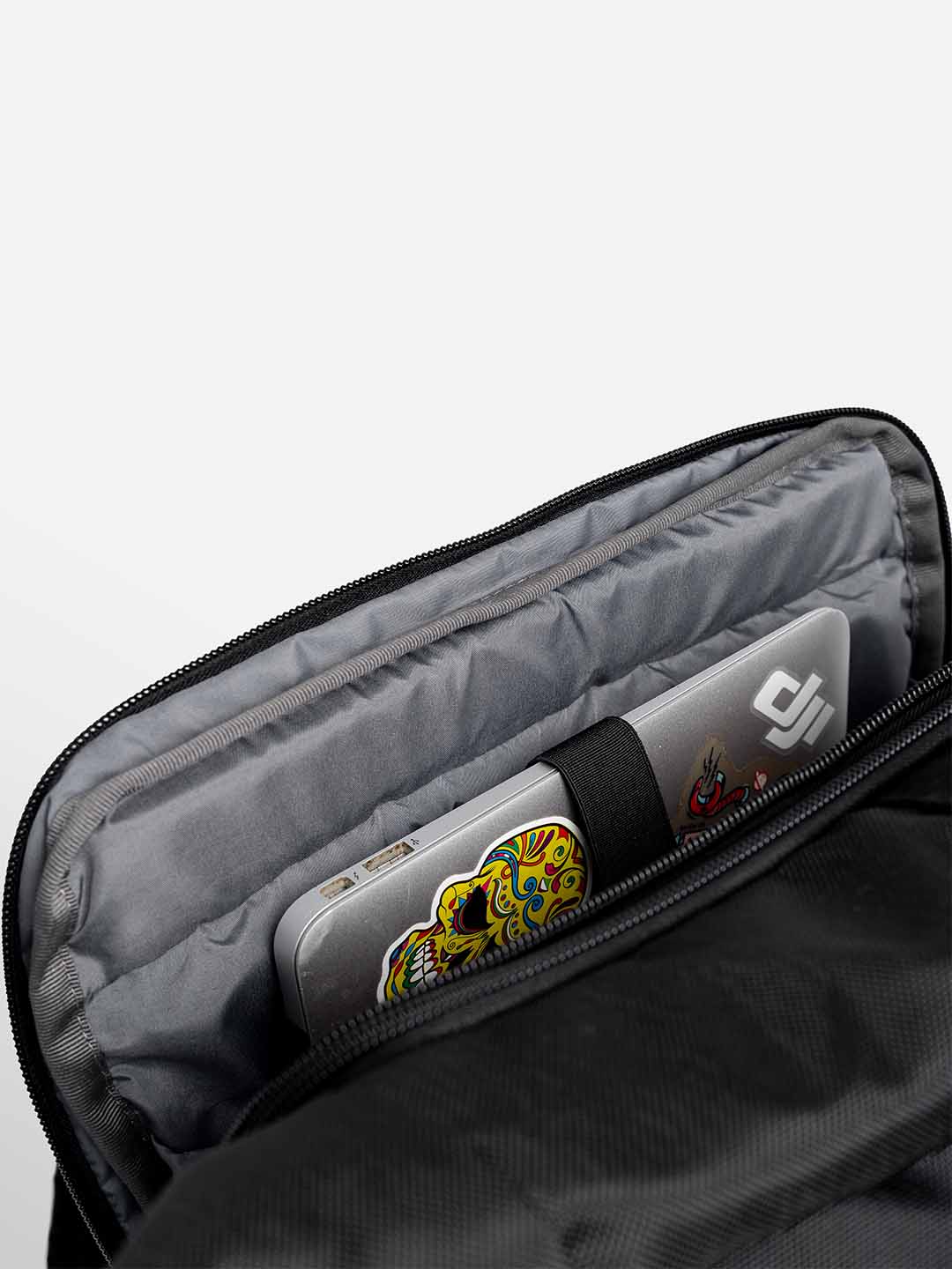 Compartimiento porta pc morral multifuncional de viaje Mont 24L